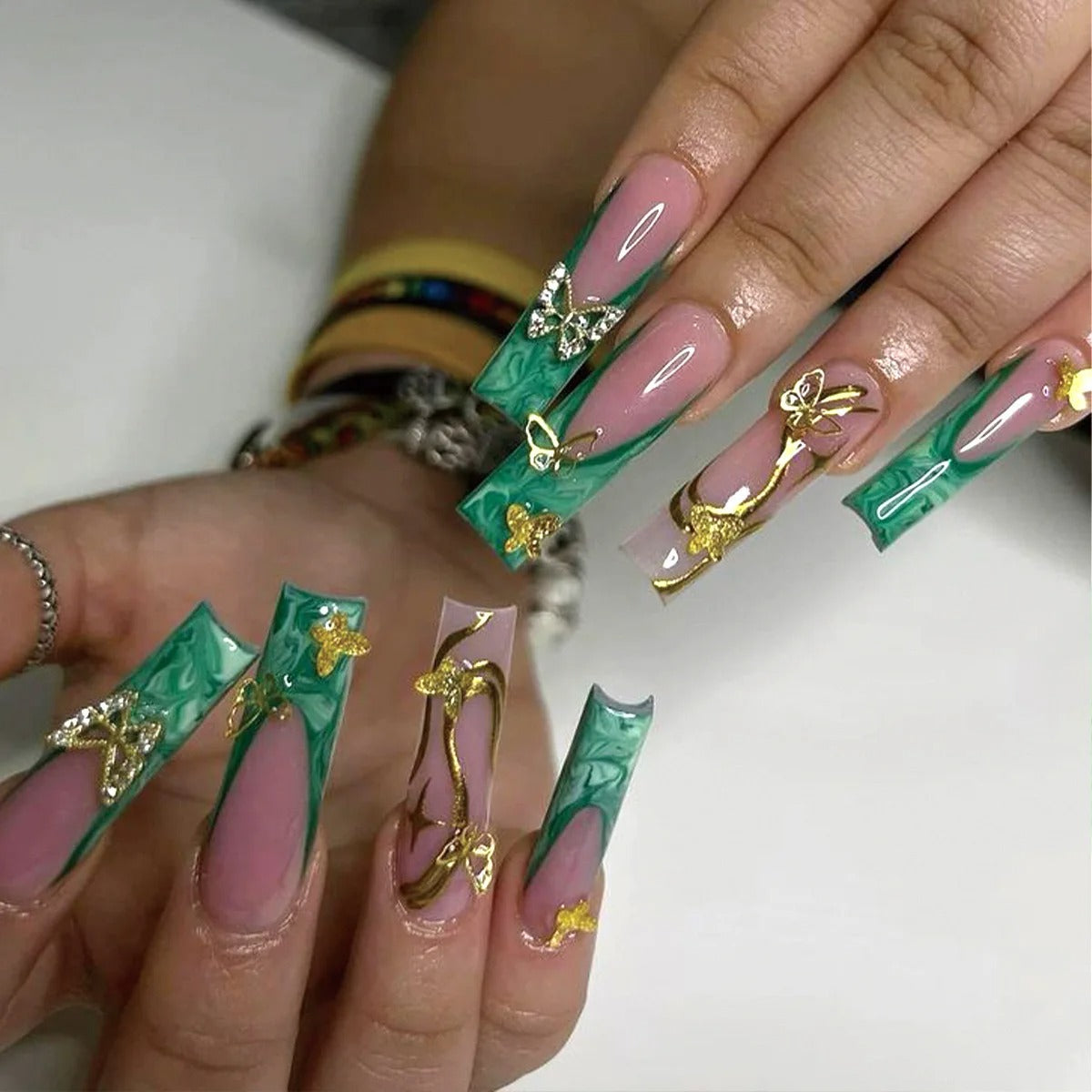 Presson Chic - 24 pieces pink nails with design | Quick to apply & elegant for any occasion
