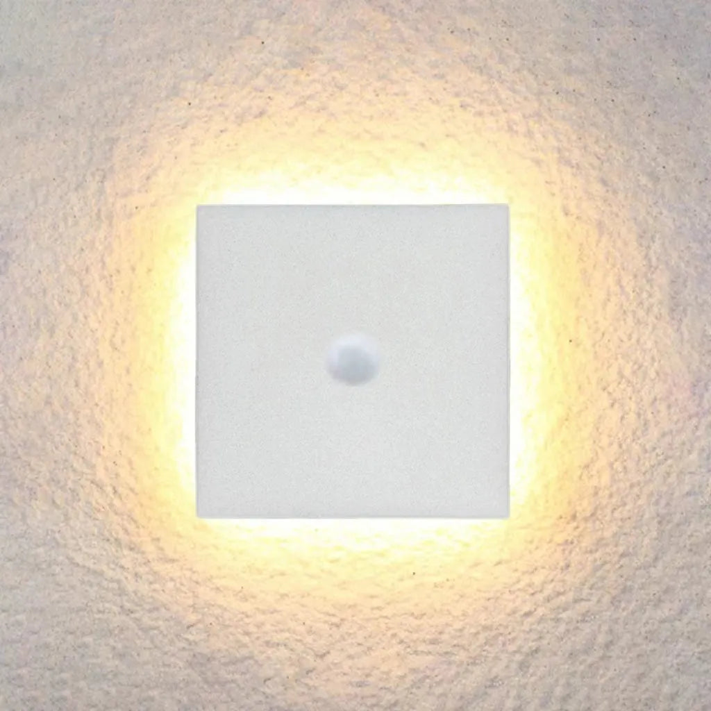 Orr Outdoor Wall Lamp - Minimalist LED wall light in round or square, IP65