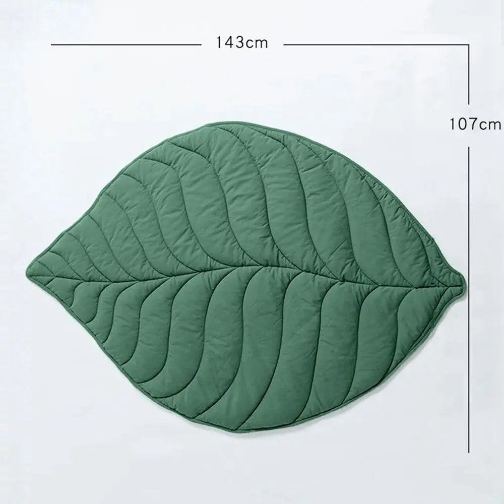 LeafPaws Blanket - Stylish dog blanket in leaf shape with soft padding & versatile use