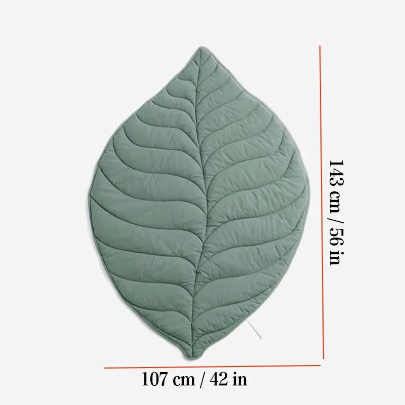 LeafPaws Blanket - Stylish dog blanket in leaf shape with soft padding & versatile use