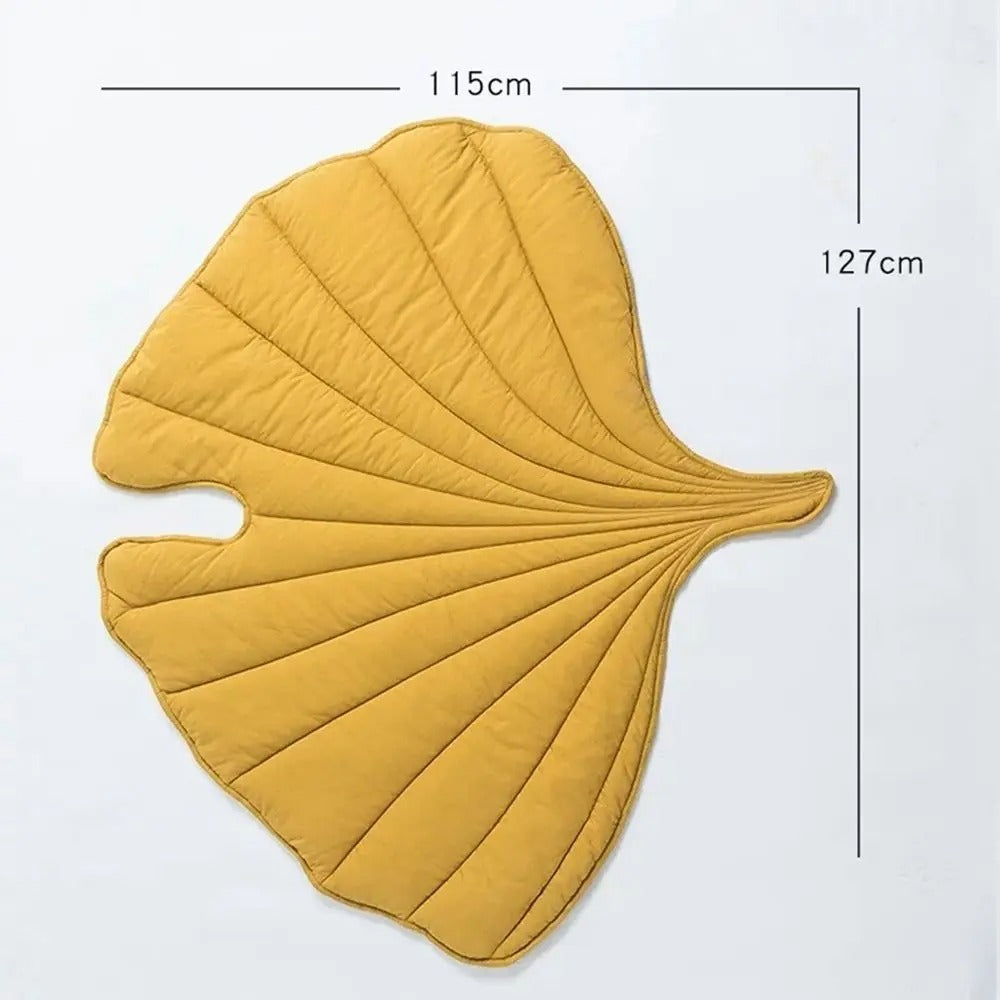 LeafPaws Blanket - Stylish dog blanket in leaf shape with soft padding & versatile use