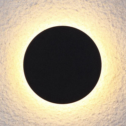 Orr Outdoor Wall Lamp - Minimalist LED wall light in round or square, IP65