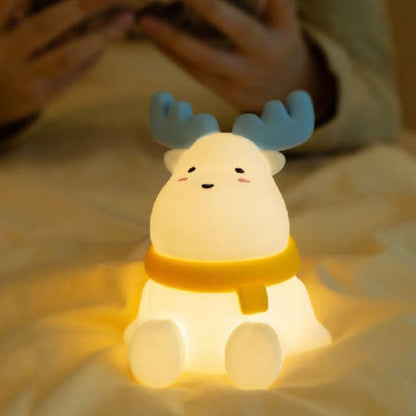NORDDEER – Lámpara de mesa decorativa de reno con luz LED integrada