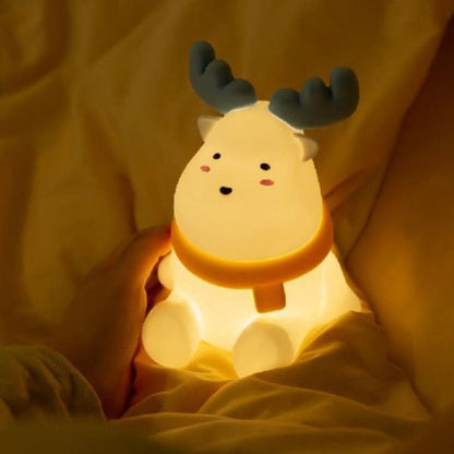 NORDDEER – Lámpara de mesa decorativa de reno con luz LED integrada