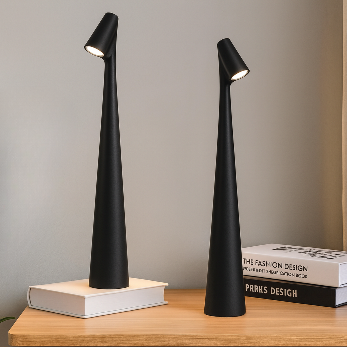 Metal table lamp - Rechargeable & stylish for indoors & outdoors