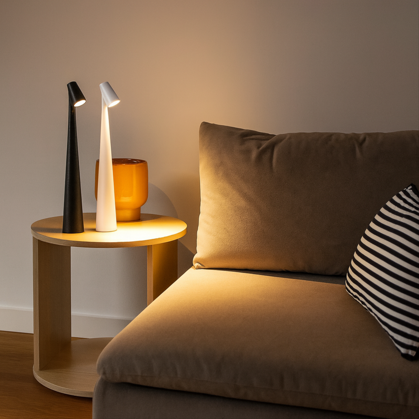 Metal table lamp - Rechargeable & stylish for indoors & outdoors