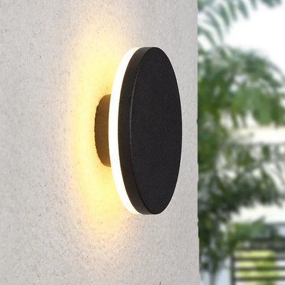 Orr Outdoor Wall Lamp - Minimalist LED wall light in round or square, IP65