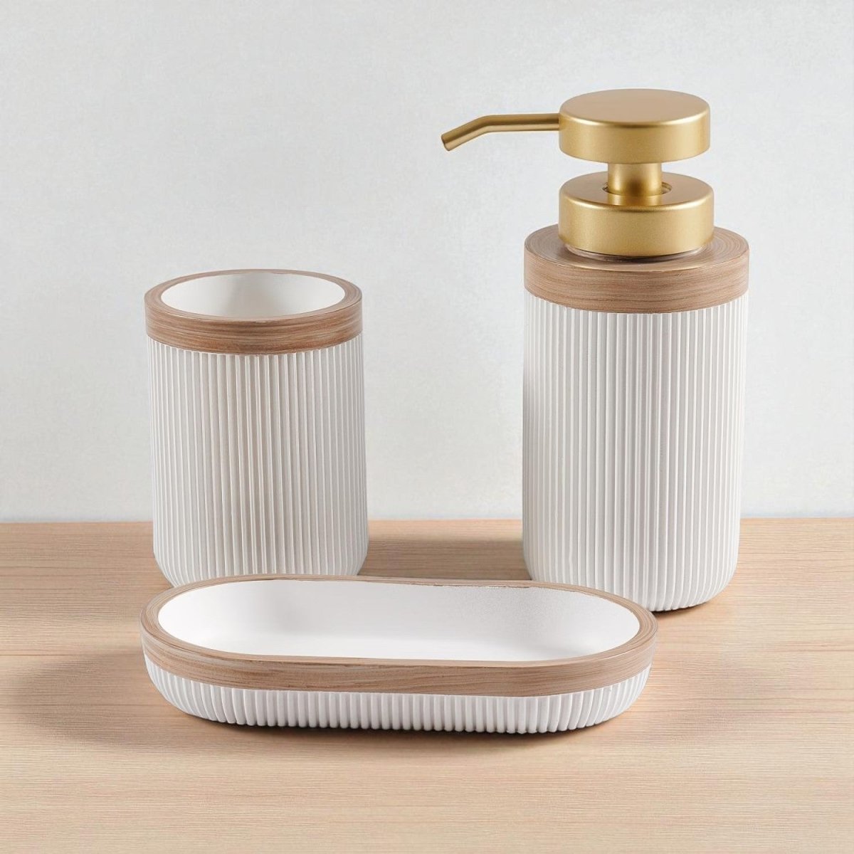 CERAVIA – Set bagno bianco con portasapone, dispenser e bicchiere per una decorazione elegante del bagno