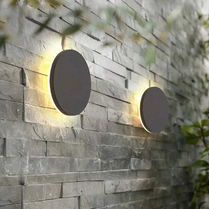 Orr Outdoor Wall Lamp - Minimalist LED wall light in round or square, IP65