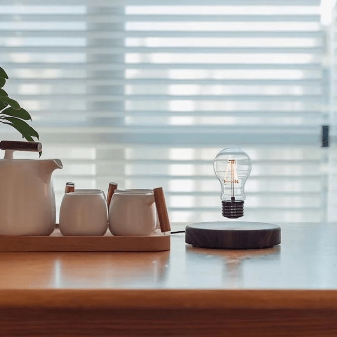 Bombilla LED flotante LumiGlide | Lámpara magnéticamente suspendida con control táctil para espacios modernos
