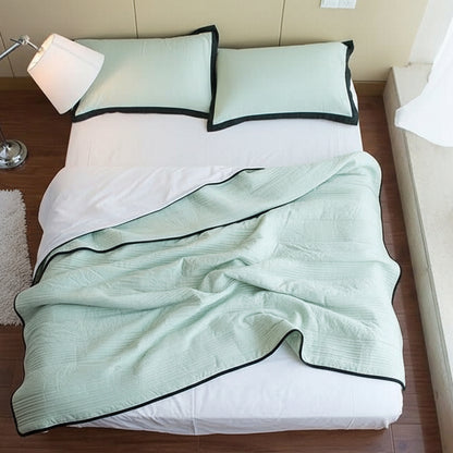 CoolBreeze Summer Cooling Blanket - Breathable cooling blanket for hot summer nights