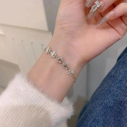 CRYSTALVIA – Elegantes Strassarmband für Damen mit verstellbarer Passform 2