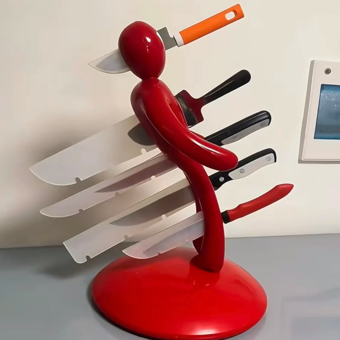 CUTMANE – Skulpturaler, menschenförmiger Messerorganizer mit umweltfreundlichem Design 2