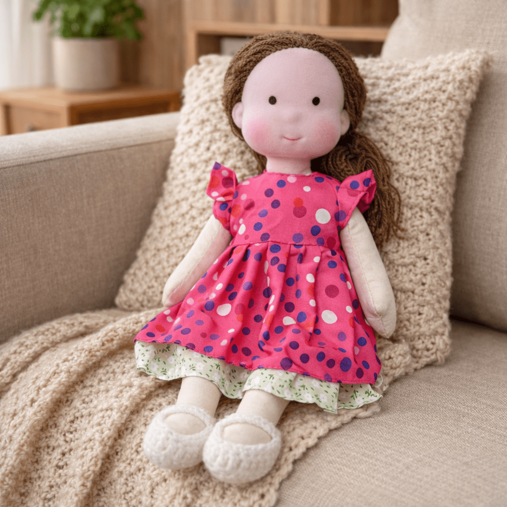 Elora – Bambola Waldorf fatta a mano in cotone per gioco creativo