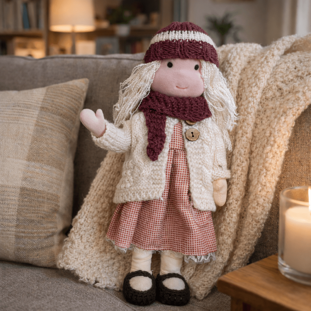 Elora – Bambola Waldorf fatta a mano in cotone per gioco creativo