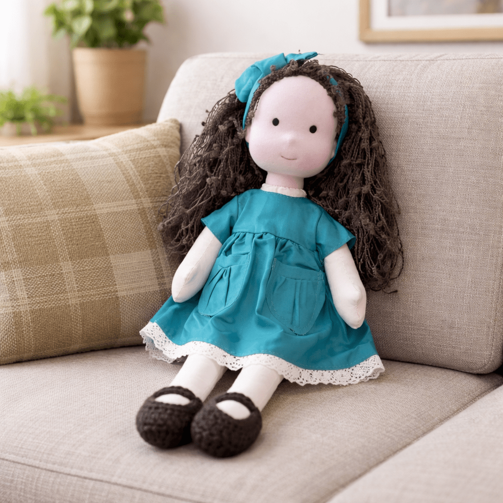 Elora – Bambola Waldorf fatta a mano in cotone per gioco creativo