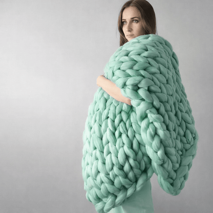 Loomora – Handmade Minky Chunky Blanket for Ultimate Comfort