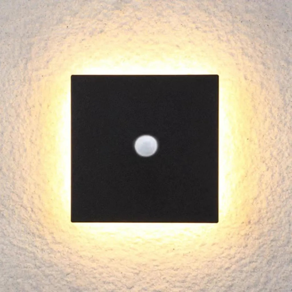 Orr Outdoor Wall Lamp - Minimalist LED wall light in round or square, IP65