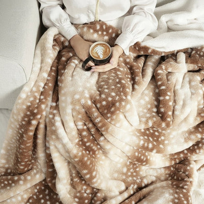 DEERCOZY – Kuschelige Wildfell-Decke mit Hirschmotiv – Wendbarer Plüschkomfort 3