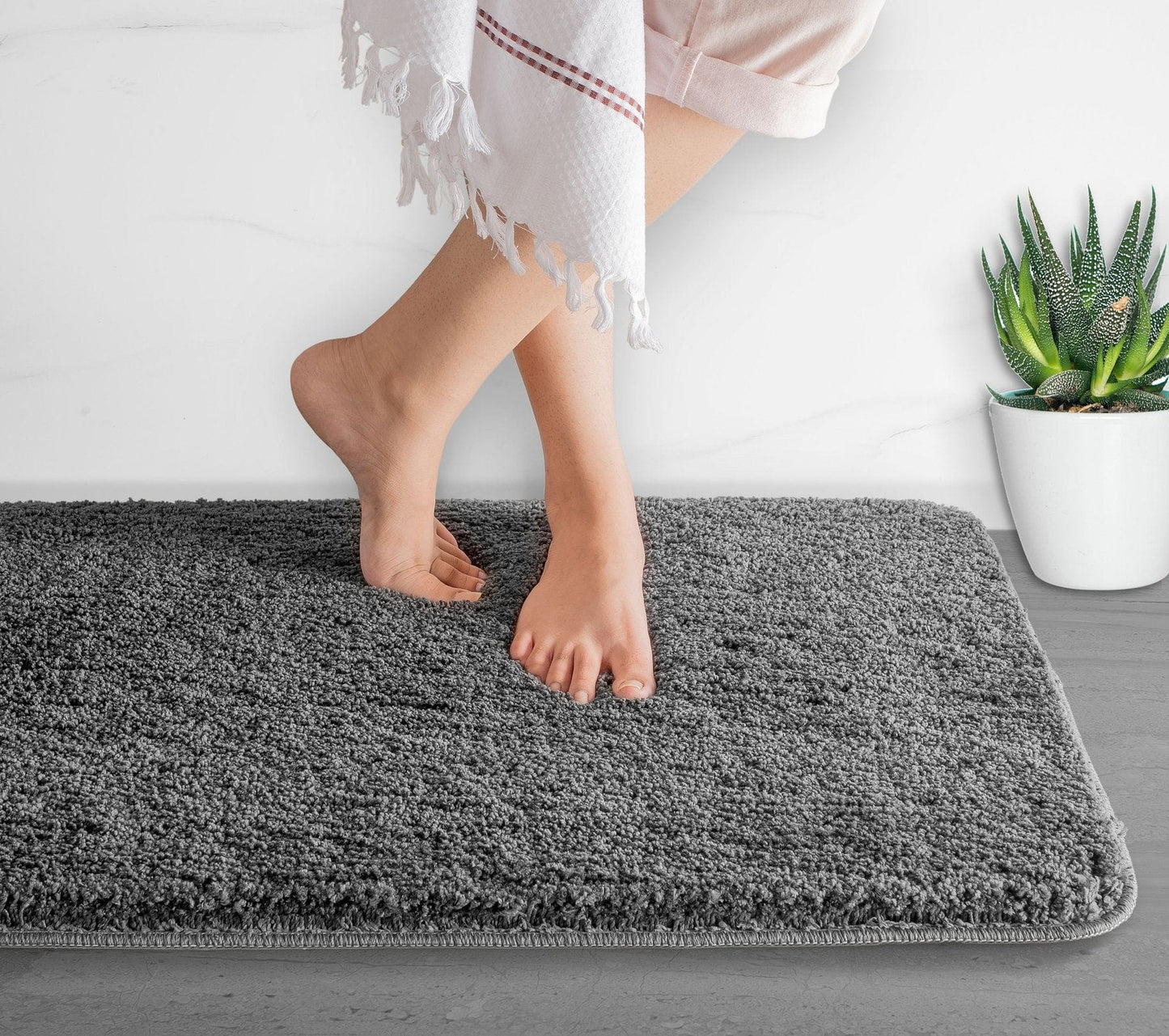 DRYSENSE – Rutschfeste, extrem saugfähige Mikrofaser-Badematte für Badezimmerkomfort 13