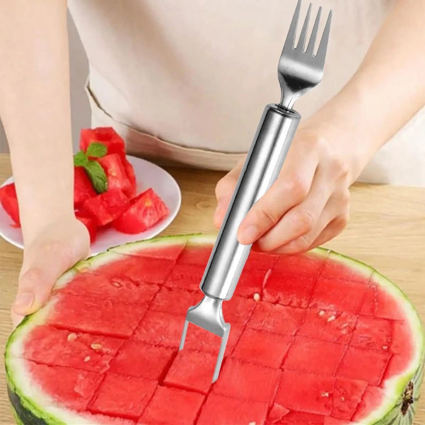 EasyFruit Duo – Fruit cutter with integrated fork for quick snack enjoyment