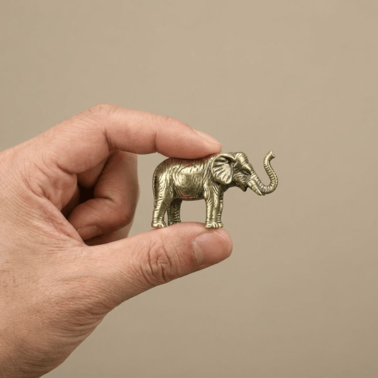 Eleganter Messing-Elefant - Handgefertigte Deko für Schreibtisch & Regal 3