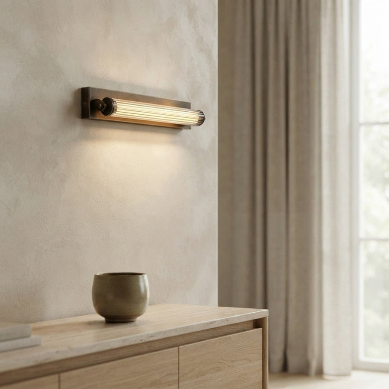 ELYVEN – Antique brass wall light with clear acrylic shade
