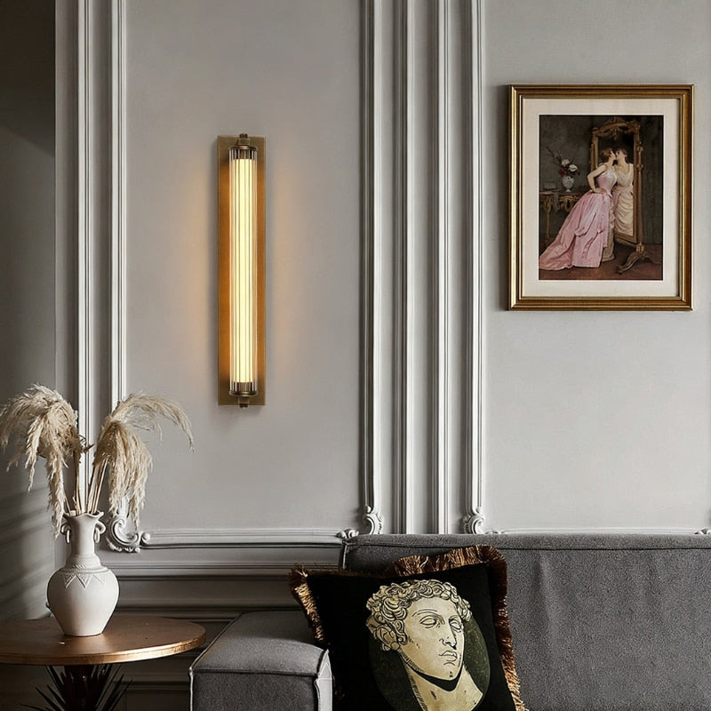 ELYVEN – Antique brass wall light with clear acrylic shade