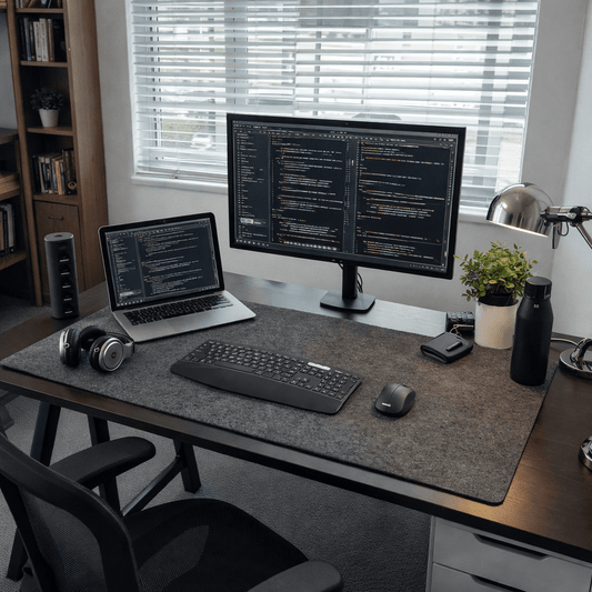FELTCORE – Weiche, rutschfeste Schreibtischunterlage aus Wollfilz für mehr Komfort beim Spielen und Arbeiten 0