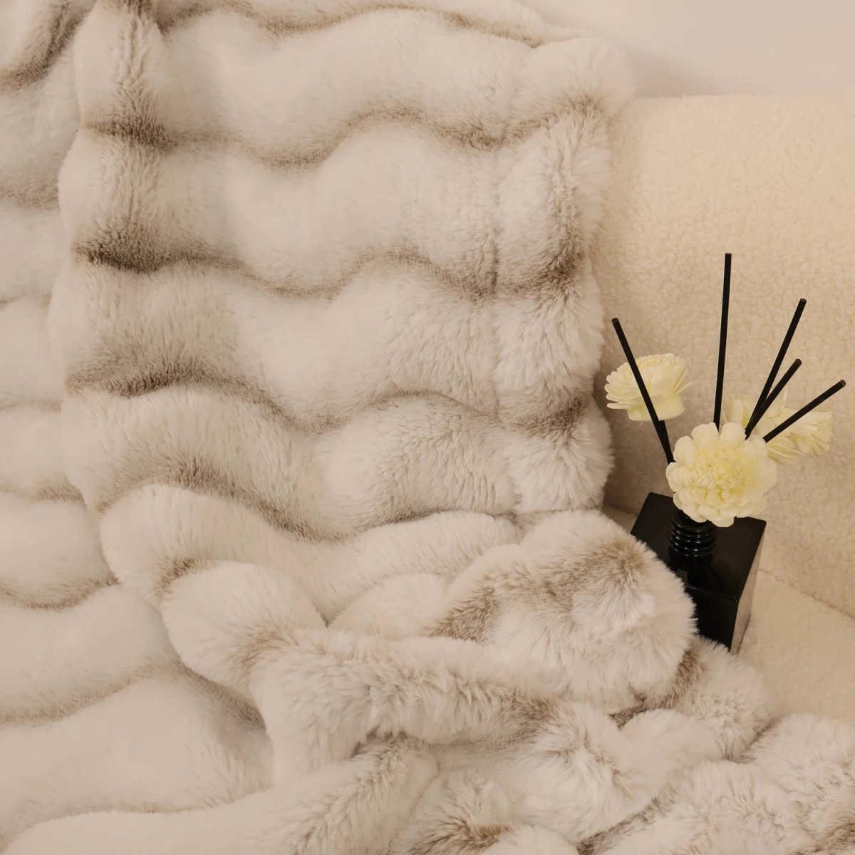 FLEECIFY – Kuschelige Fleecedecke aus Kaninchenfell mit doppelseitiger Weichheit 5