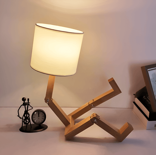 ORIBOT – Verstellbare Roboterlampe aus Holz für stilvolles Licht