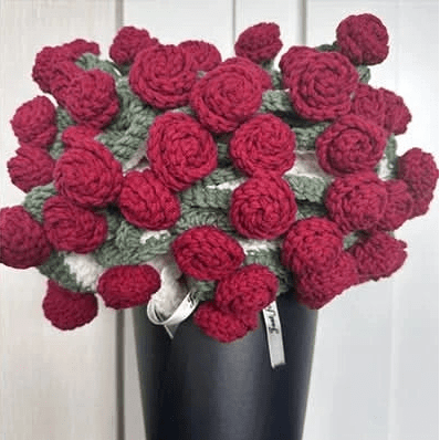 FLORAVA – Manta artesanal con diseño de rosas