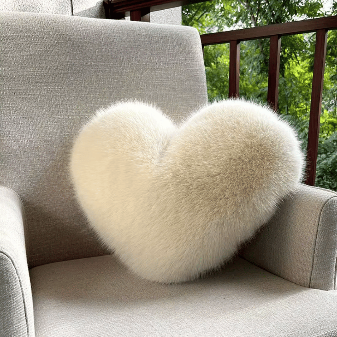 HEARTLUX – Weiches Herzkissen aus Kunstfell für moderne Wohndekoration 0