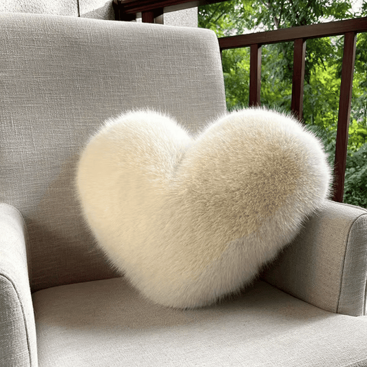 HEARTLUX – Weiches Herzkissen aus Kunstfell für moderne Wohndekoration 0