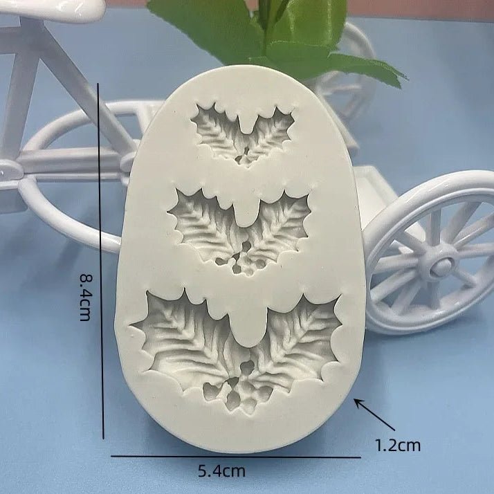 HOLLYBELLS – Weihnachtliche Silikonform mit Stechpalmenblättern und Glöckchen für Fondant und Schokolade 2