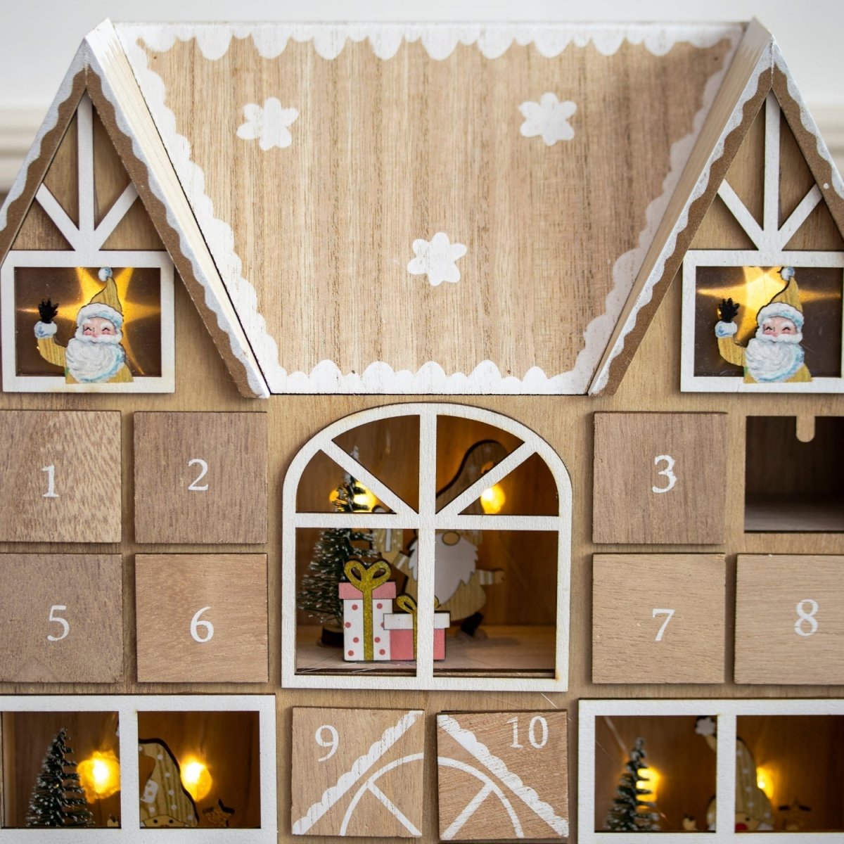 HOLLYHOME – Adventskalender in Form eines hölzernen Weihnachtshauses mit warmen LED-Lichtern 2