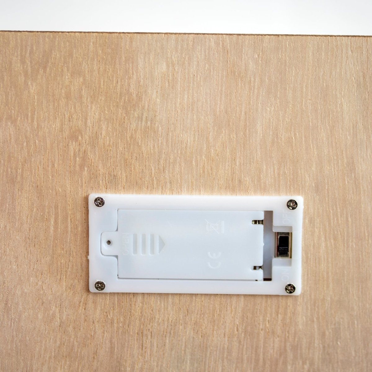 HOLLYHOME – Adventskalender in Form eines hölzernen Weihnachtshauses mit warmen LED-Lichtern 5