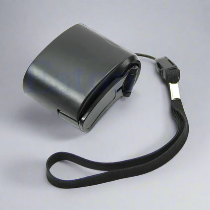 CrankCharge – USB-Notfall-Ladegerät mit Handkurbel für Outdoor-Abenteuer