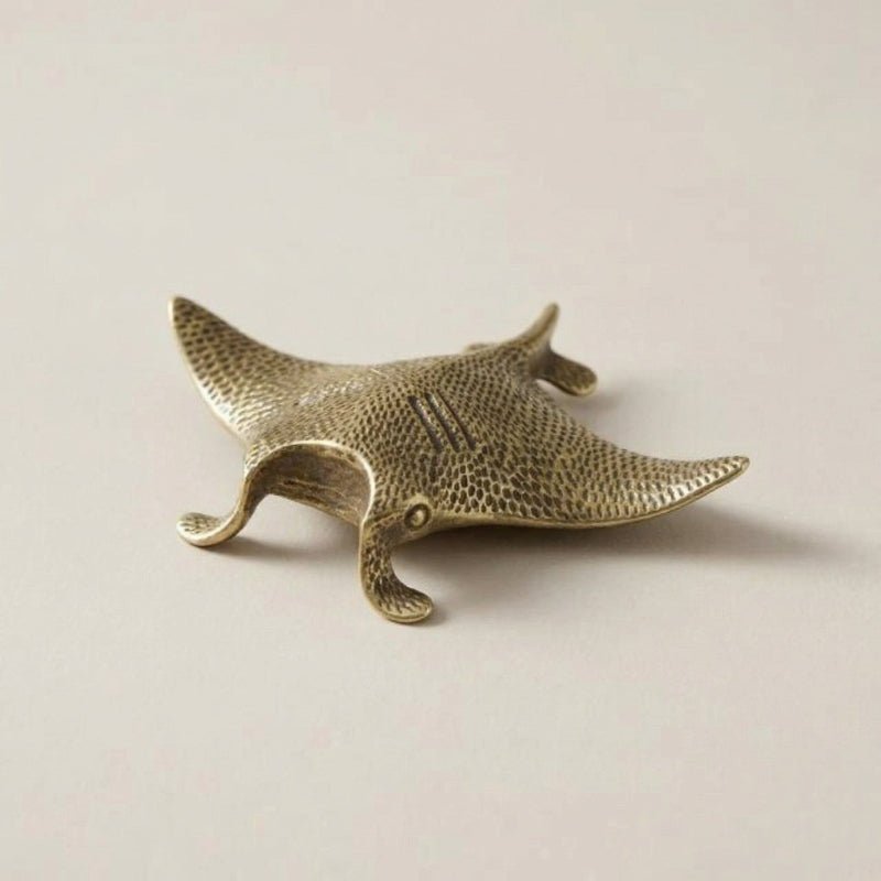 Handgefertigte Messing-Mantarochen-Skulptur – Elegante Wohndekoration mit Ozean-Thema 1