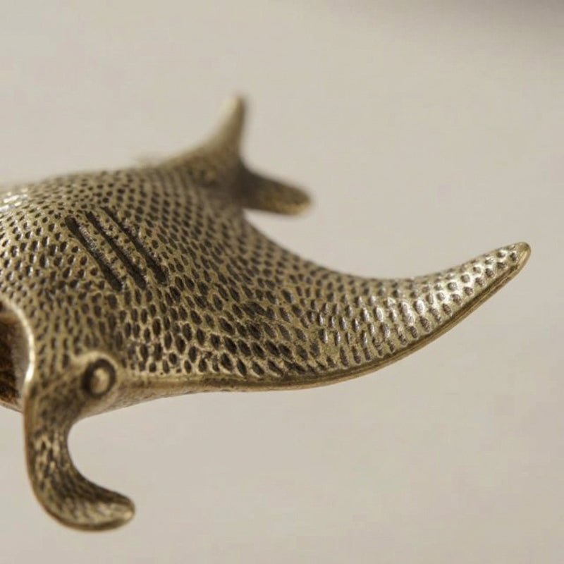 Handgefertigte Messing-Mantarochen-Skulptur – Elegante Wohndekoration mit Ozean-Thema 2