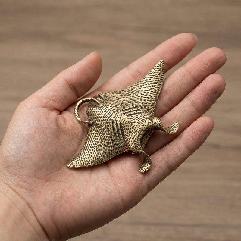 Handgefertigte Messing-Mantarochen-Skulptur – Elegante Wohndekoration mit Ozean-Thema 3
