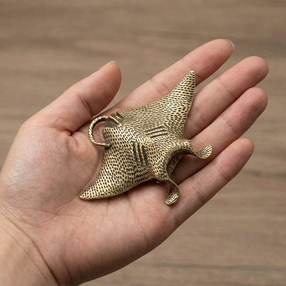 Handgefertigte Messing-Mantarochen-Skulptur – Elegante Wohndekoration mit Ozean-Thema 3