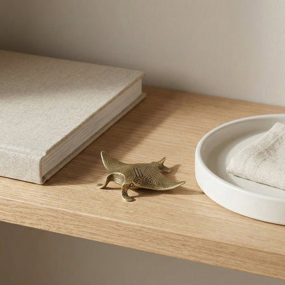 Handgefertigte Messing-Mantarochen-Skulptur – Elegante Wohndekoration mit Ozean-Thema 5