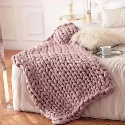 Loomora – Handmade Minky Chunky Blanket for Ultimate Comfort