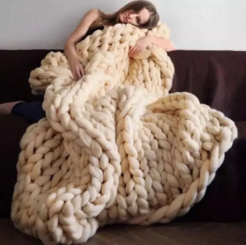 Loomora – Handmade Minky Chunky Blanket for Ultimate Comfort