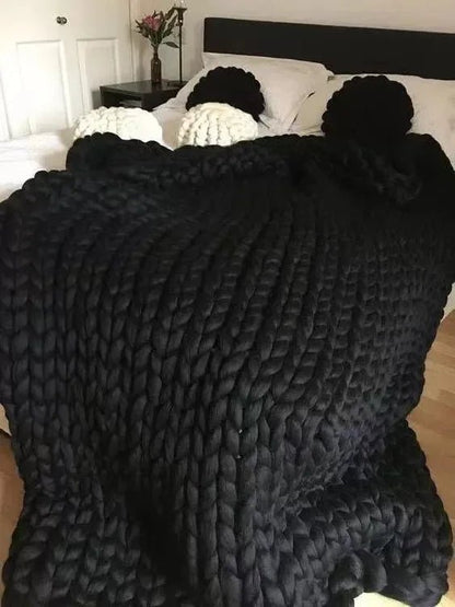Loomora – Handmade Minky Chunky Blanket for Ultimate Comfort