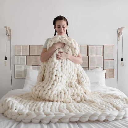 Loomora – Handmade Minky Chunky Blanket for Ultimate Comfort