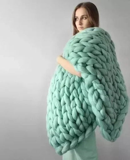 Loomora – Handmade Minky Chunky Blanket for Ultimate Comfort