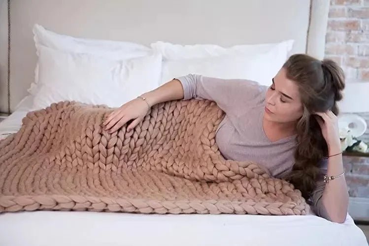 Loomora – Handmade Minky Chunky Blanket for Ultimate Comfort