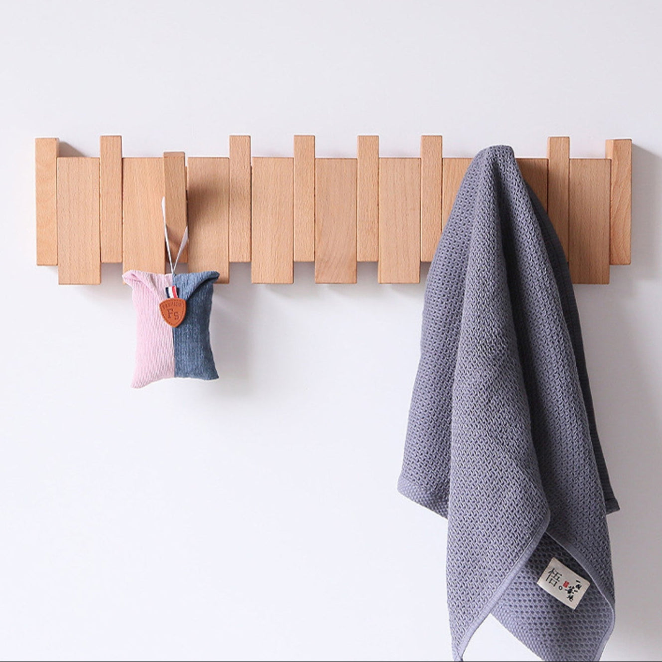 PIANOHANG Wall Rack - Handmade wooden wall coat rack in piano design with folding hooks